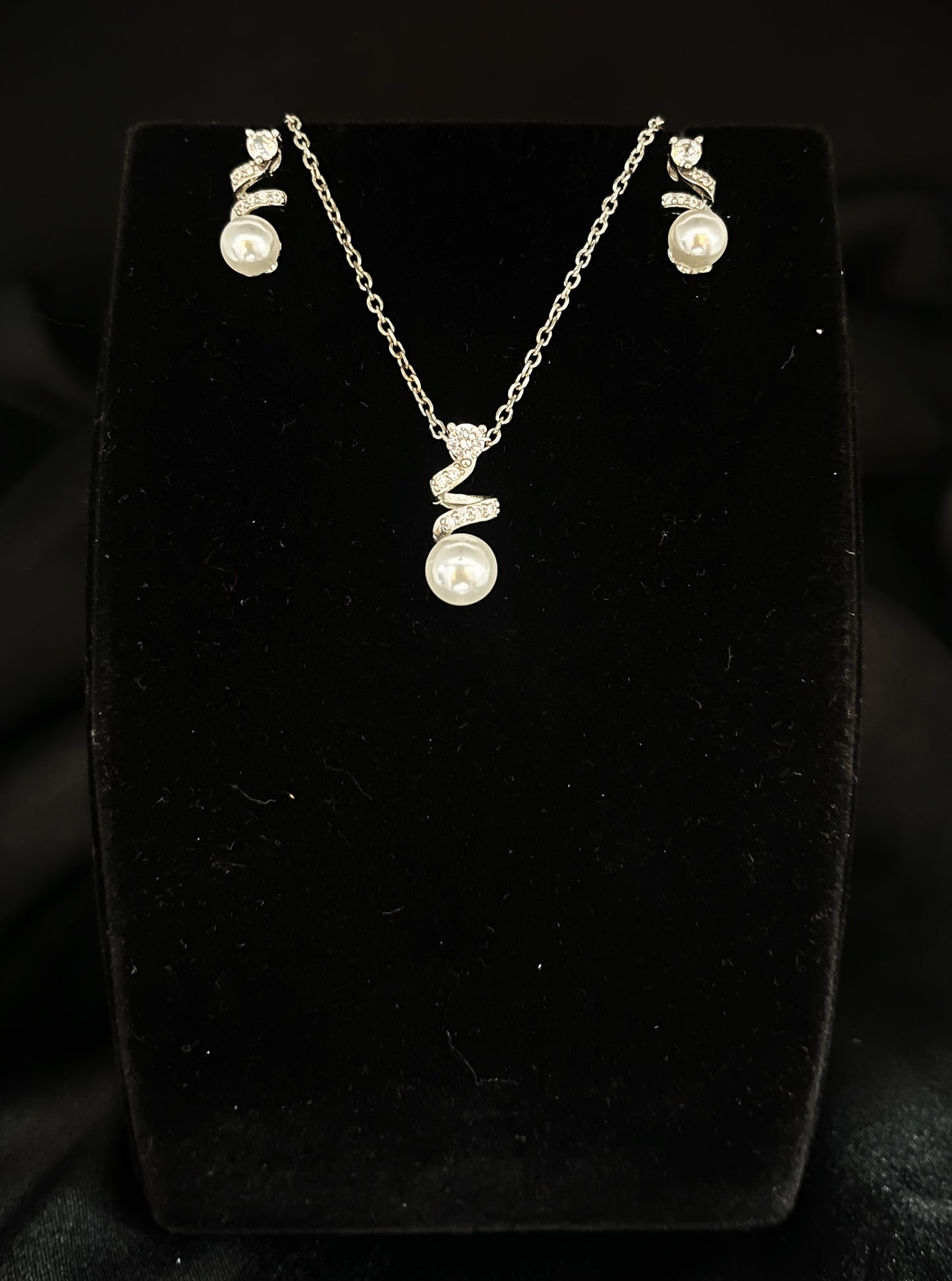 Silver Pendant Set with Pearl and CZ