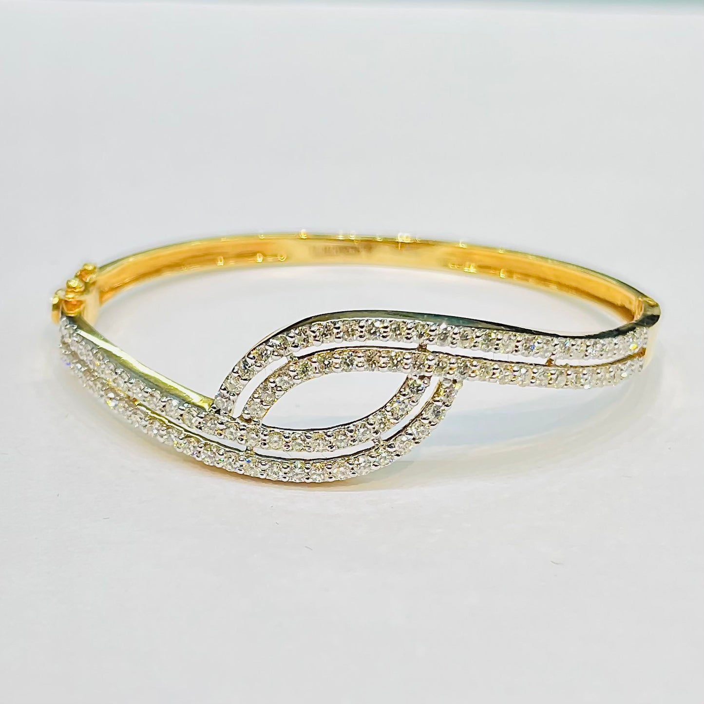 Roshan's Diamond Bracelet in Yellow Gold